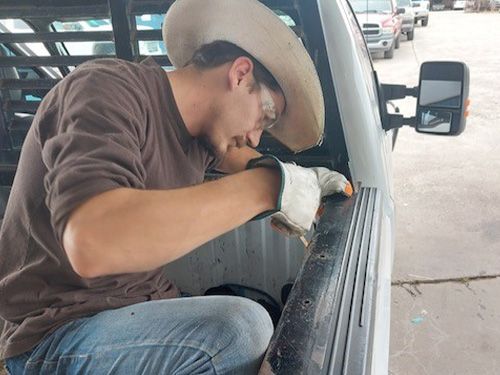 L.E. Ducros Services - Clute, TX Auto Glass Replacement Shop